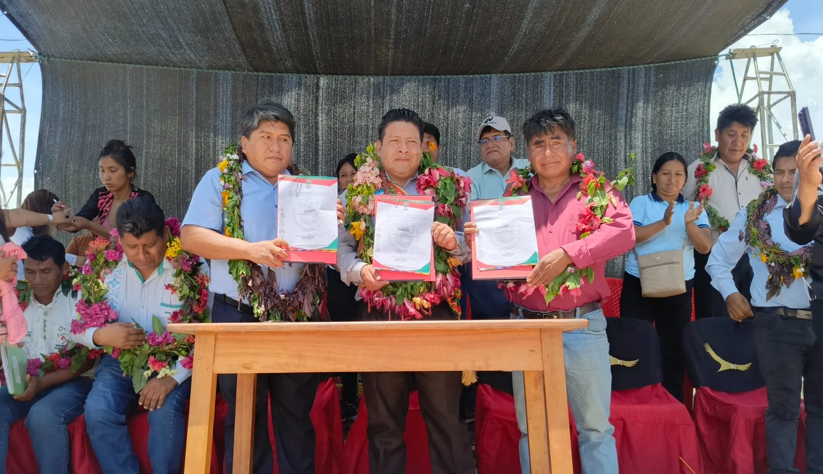 Firma de financiamiento garantiza sistema eléctrico trifásico para las comunidades de Buen Retiro-Papayani, en Palos Blancos